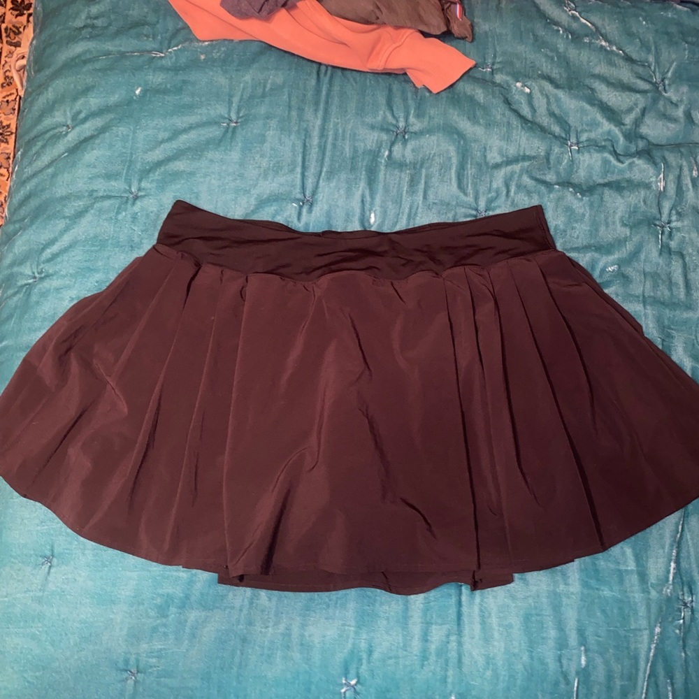 BLACK LULULEMON SIDE-PLEATS HIGH-RISE TENNIS SKIRT - FROM A DOG FRIENDLY HOME